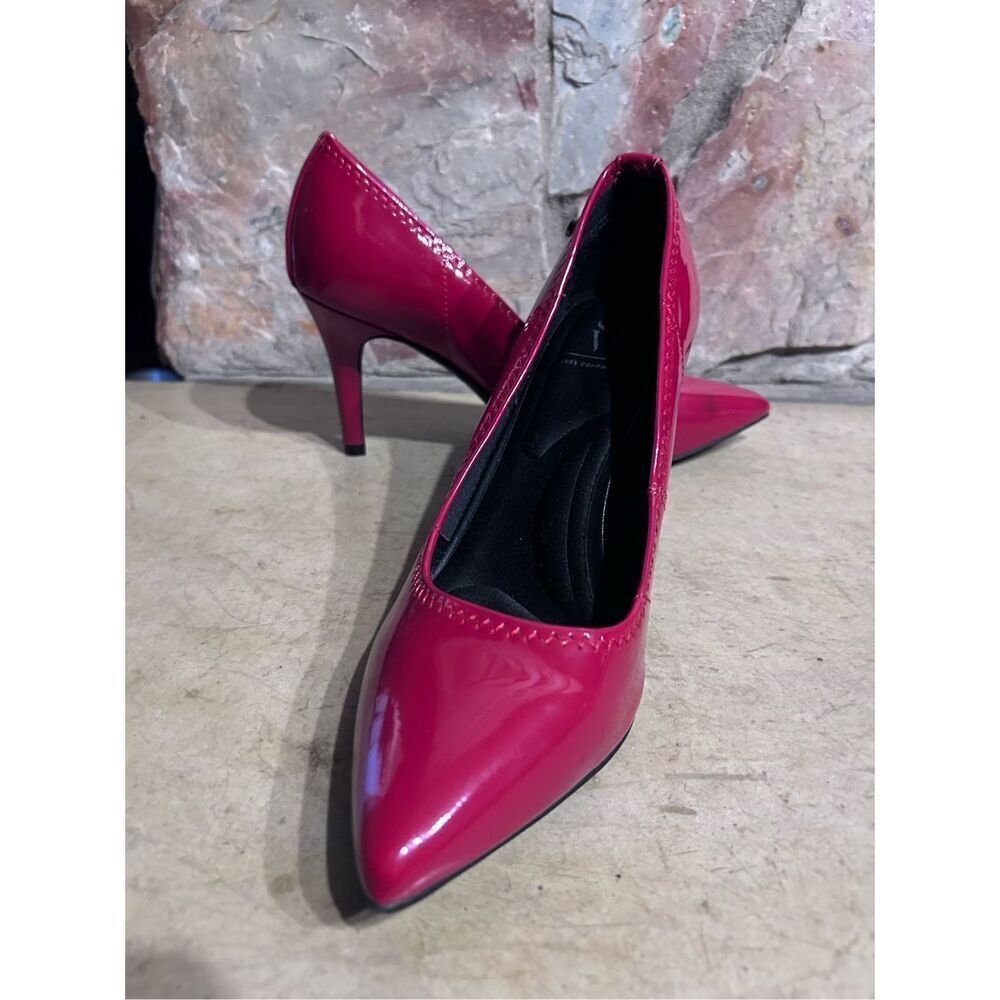 Women’s Patent Pointed-Toe Pumps in Fuchsia